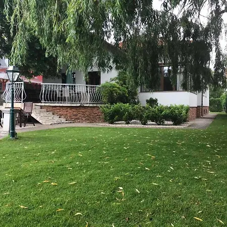 Mercedes Garden-3