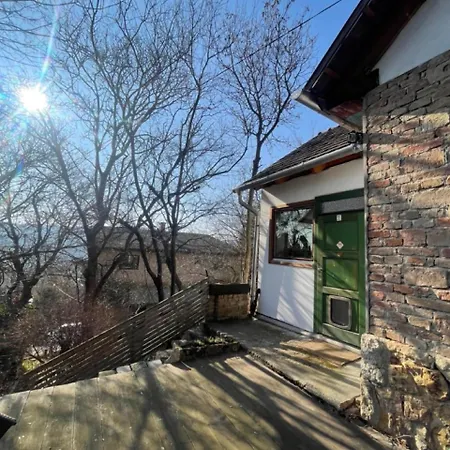 Rustic Cottage & Garden Retreat On Buda Hilltop-3