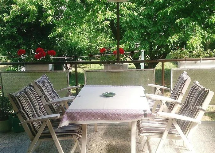 Haus in Budapest mit Garten