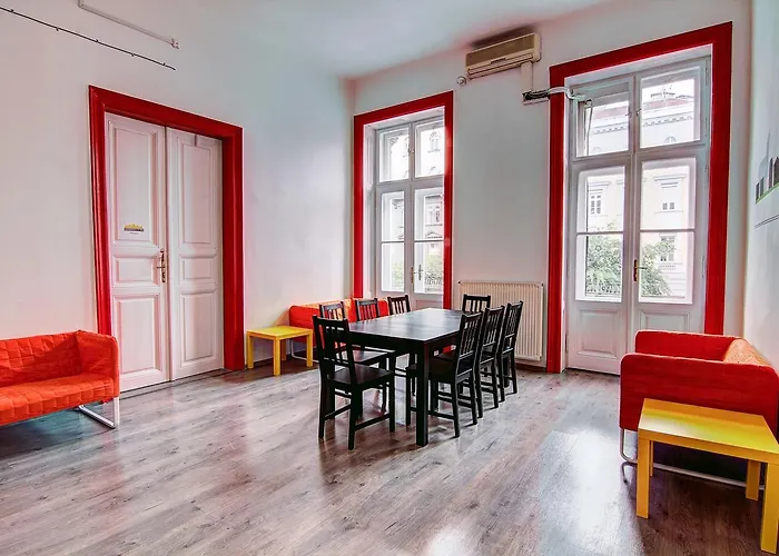 Hotel pres du College: Pal'S Mini Hostel